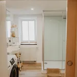 Jasta Homes Mosel, Zentral, Netflix, Waschmaschine, Terrasse, Privateingang, Erdgeschoss, ältester Weinort Deutschlands Apartment *