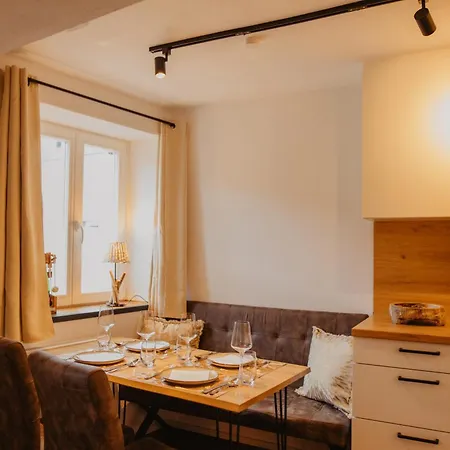 Apartment Jasta Homes Mosel, Zentral, Netflix, Waschmaschine, Terrasse, Privateingang, Erdgeschoss, Aeltester Weinort Deutschlands