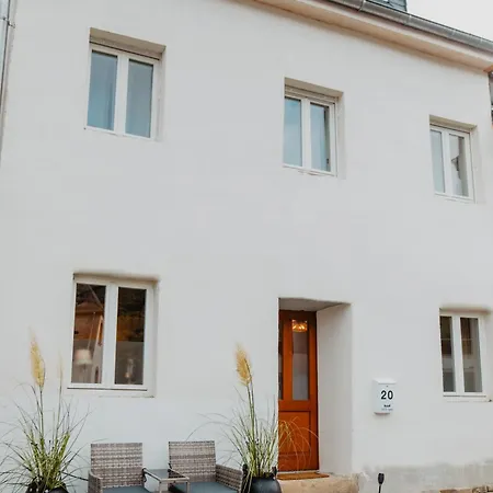 Jasta Homes Mosel, Zentral, Netflix, Waschmaschine, Terrasse, Privateingang, Erdgeschoss, Aeltester Weinort Deutschlands * Neumagen-Dhron