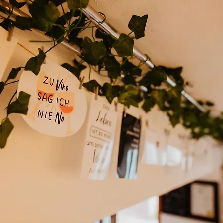 Jasta Homes Mosel, Zentral, Netflix, Waschmaschine, Terrasse, Privateingang, Erdgeschoss, ältester Weinort Deutschlands Apartment *