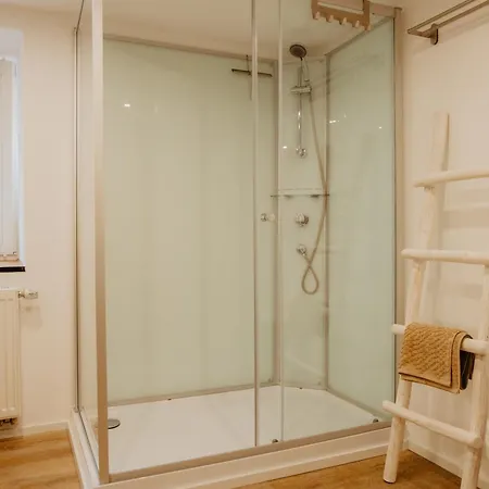 Apartment Jasta Homes Mosel, Zentral, Netflix, Waschmaschine, Terrasse, Privateingang, Erdgeschoss, ältester Weinort Deutschlands