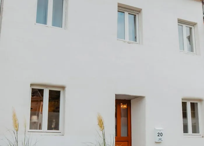 Jasta Homes Mosel, Zentral, Netflix, Waschmaschine, Terrasse, Privateingang, Erdgeschoss, Aeltester Weinort Deutschlands * Neumagen-Dhron